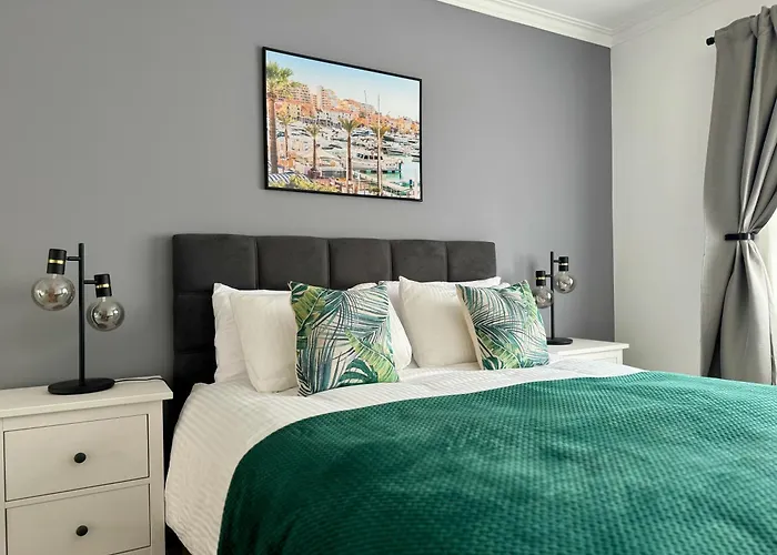 Princess Retreat Beautiful Modern Aprt 2 Min Walk From Quarteira Beach