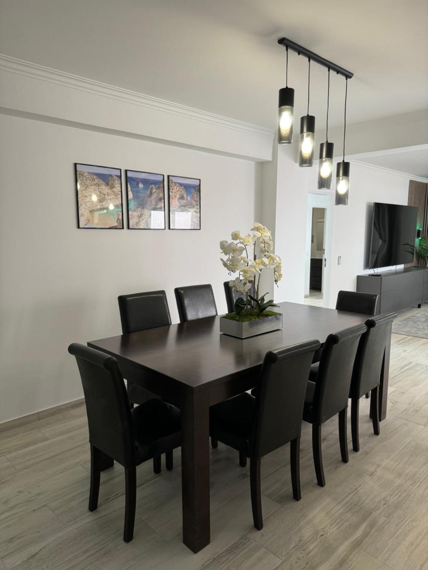 Princess Retreat Beautiful Modern Aprt 2 Min Walk From Appartement